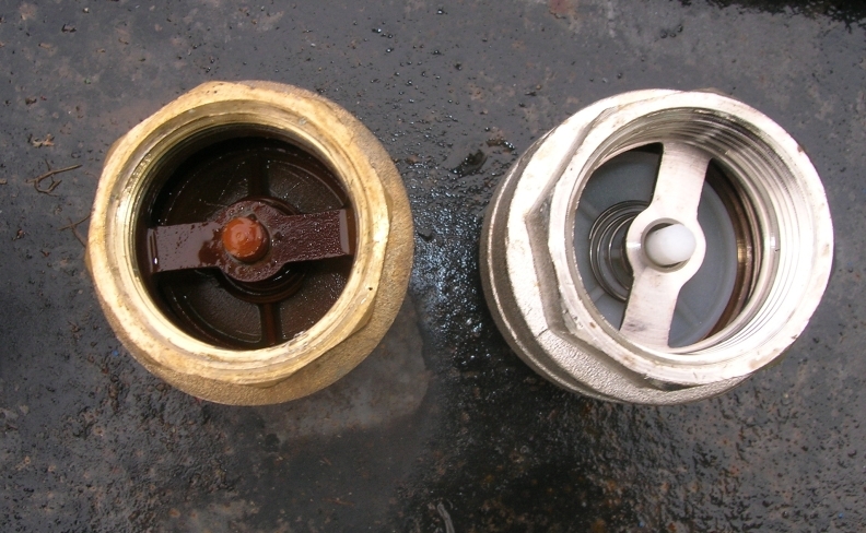 Обратный клапан из двух шприцов